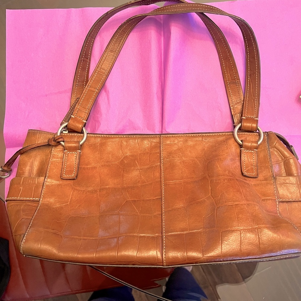 Vintage Fossil baguette purse … there is some minor scuffing from gentle use.